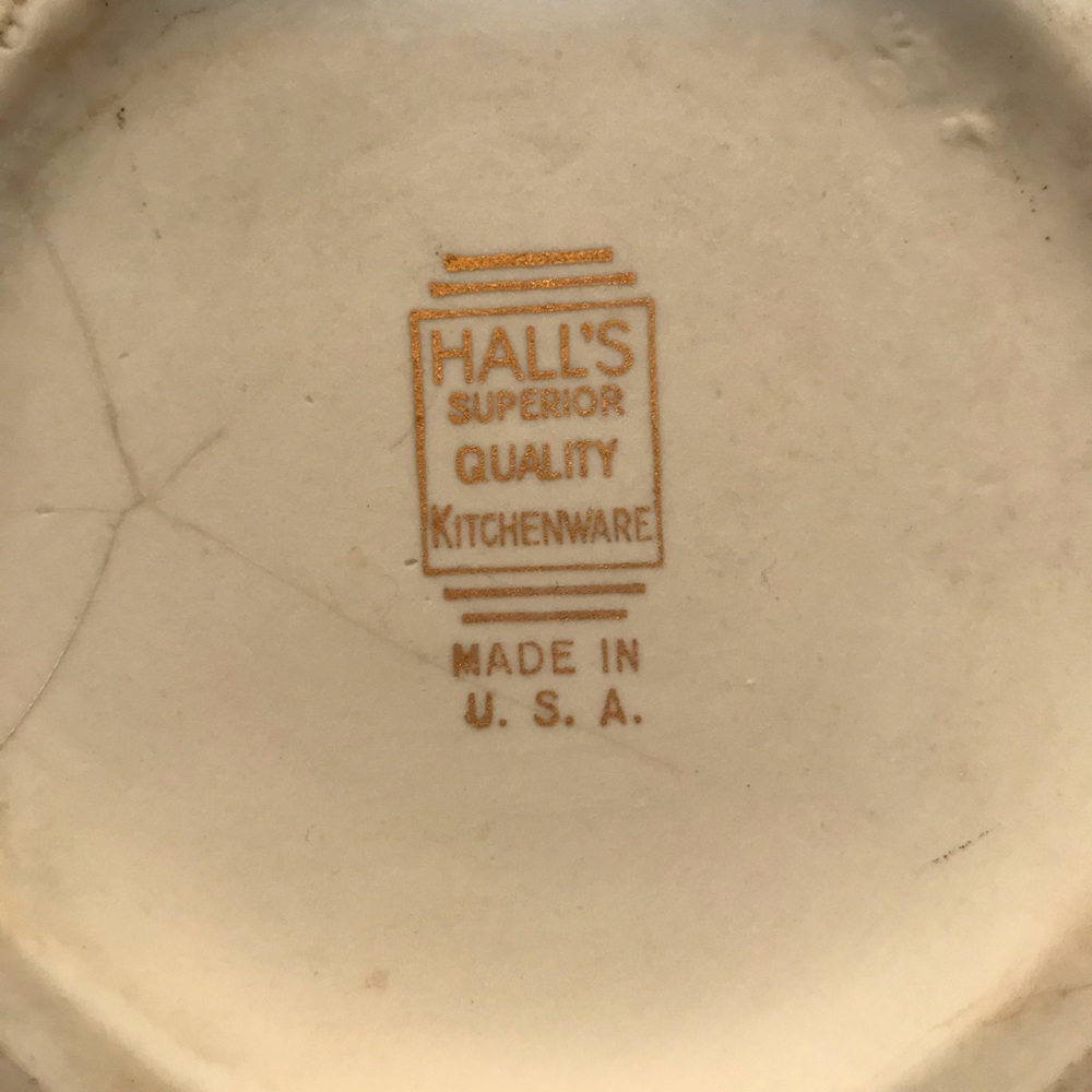 Vintage Halls China pitcher. Ice lip broken. - Picture 6 of 7